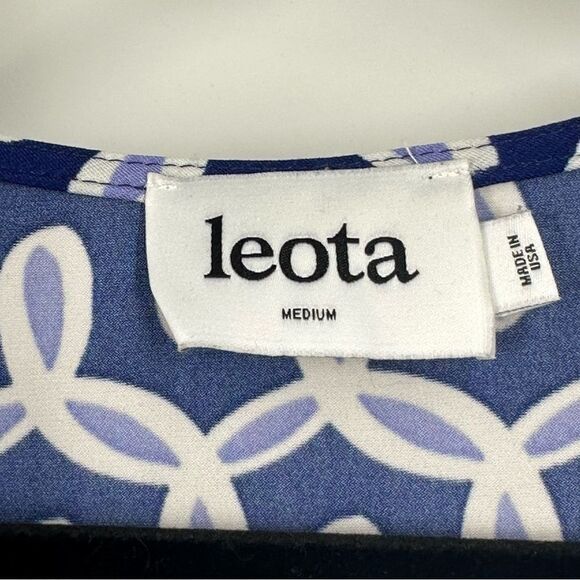 LEOTA Women's Geometric Printed Short Sleeve Faux Wrap Dress sz M - Picture 2 of 6